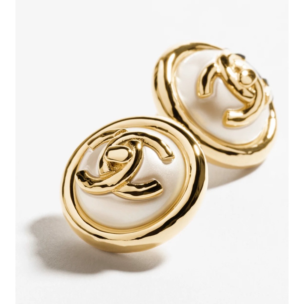 CHANEL Metal Resin Pearl Stud Earrings - 2024 - Like New  *Runway* Pristine